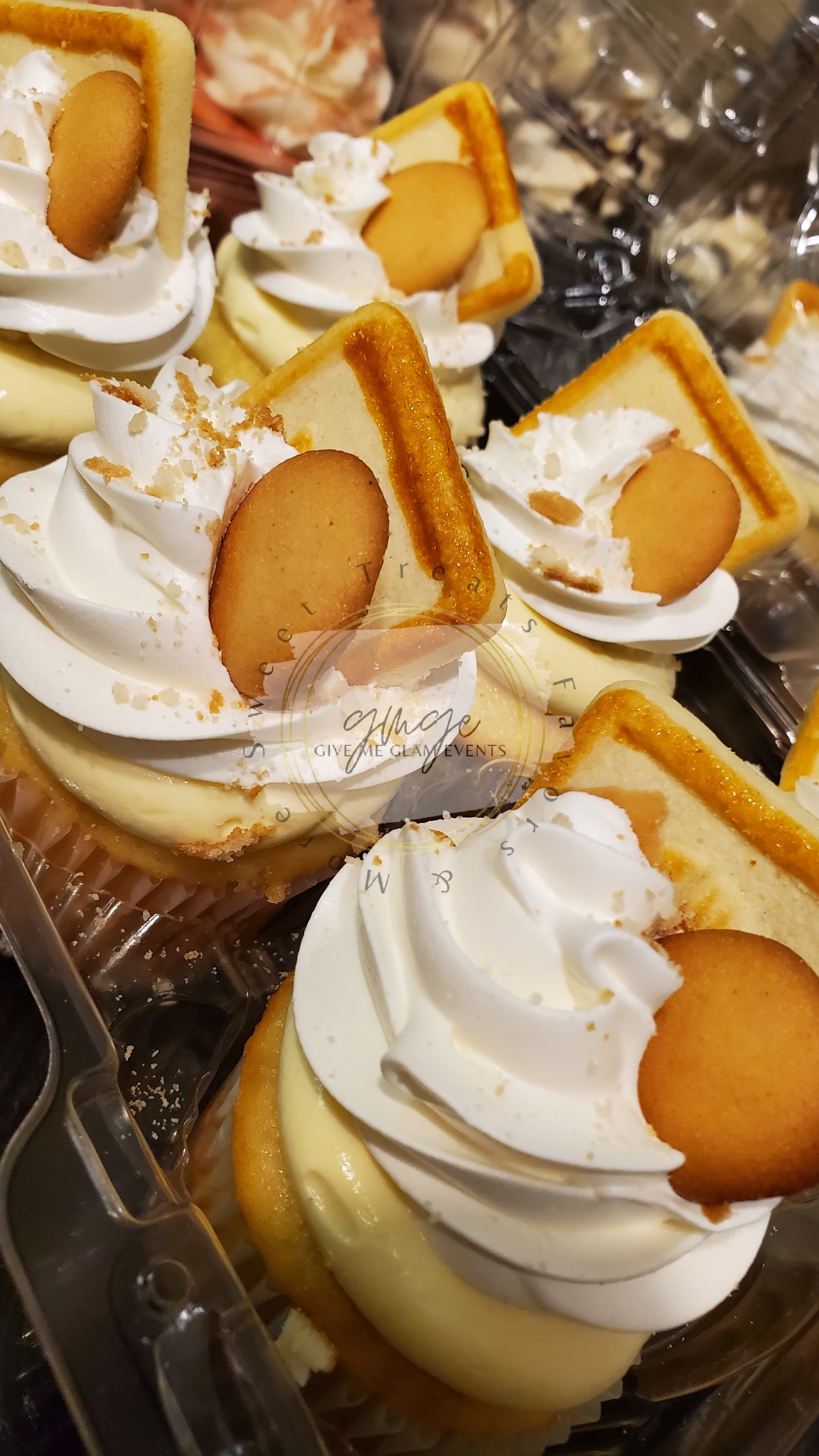 Banana Pudding Cupcakes 12ct