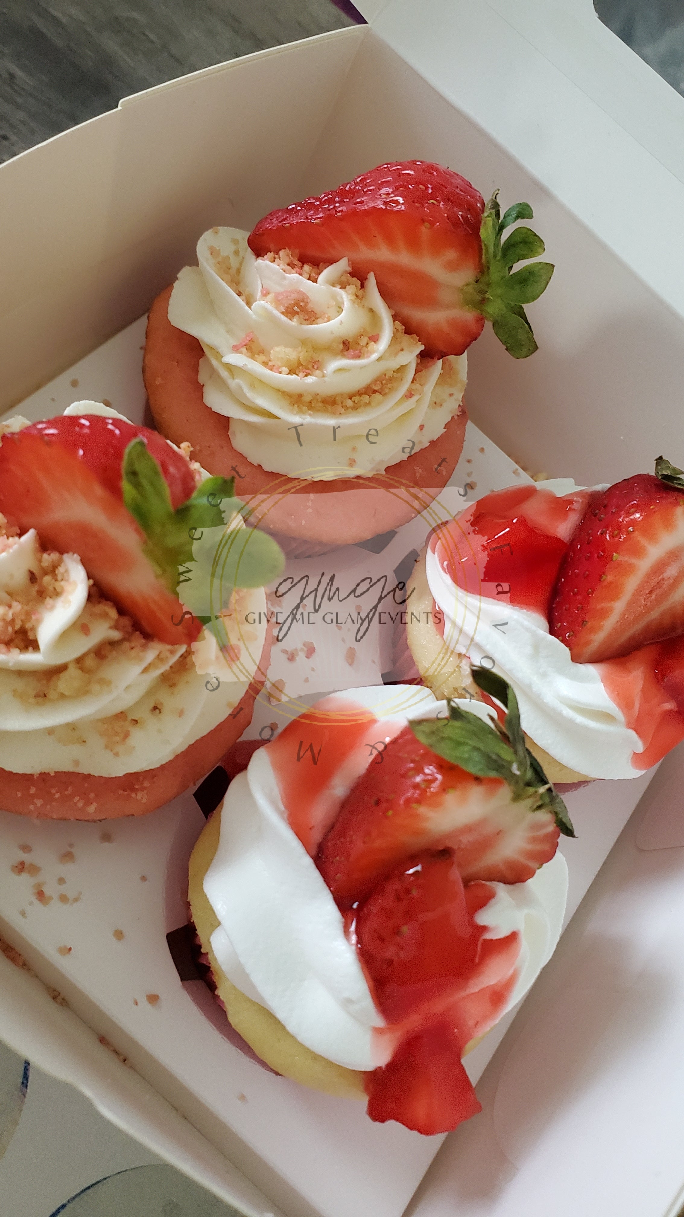 Strawberry Shortcake Cupcakes 12ct